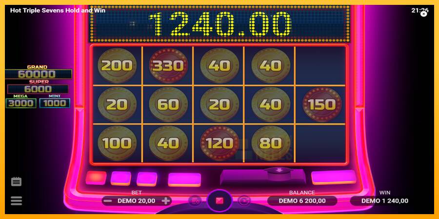 Hot Triple Sevens Hold & Win macchina da gioco per soldi, immagine 4