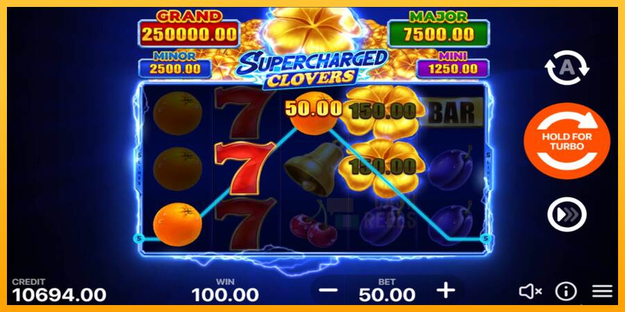 Supercharged Clovers: Hold and Win macchina da gioco per soldi, immagine 4